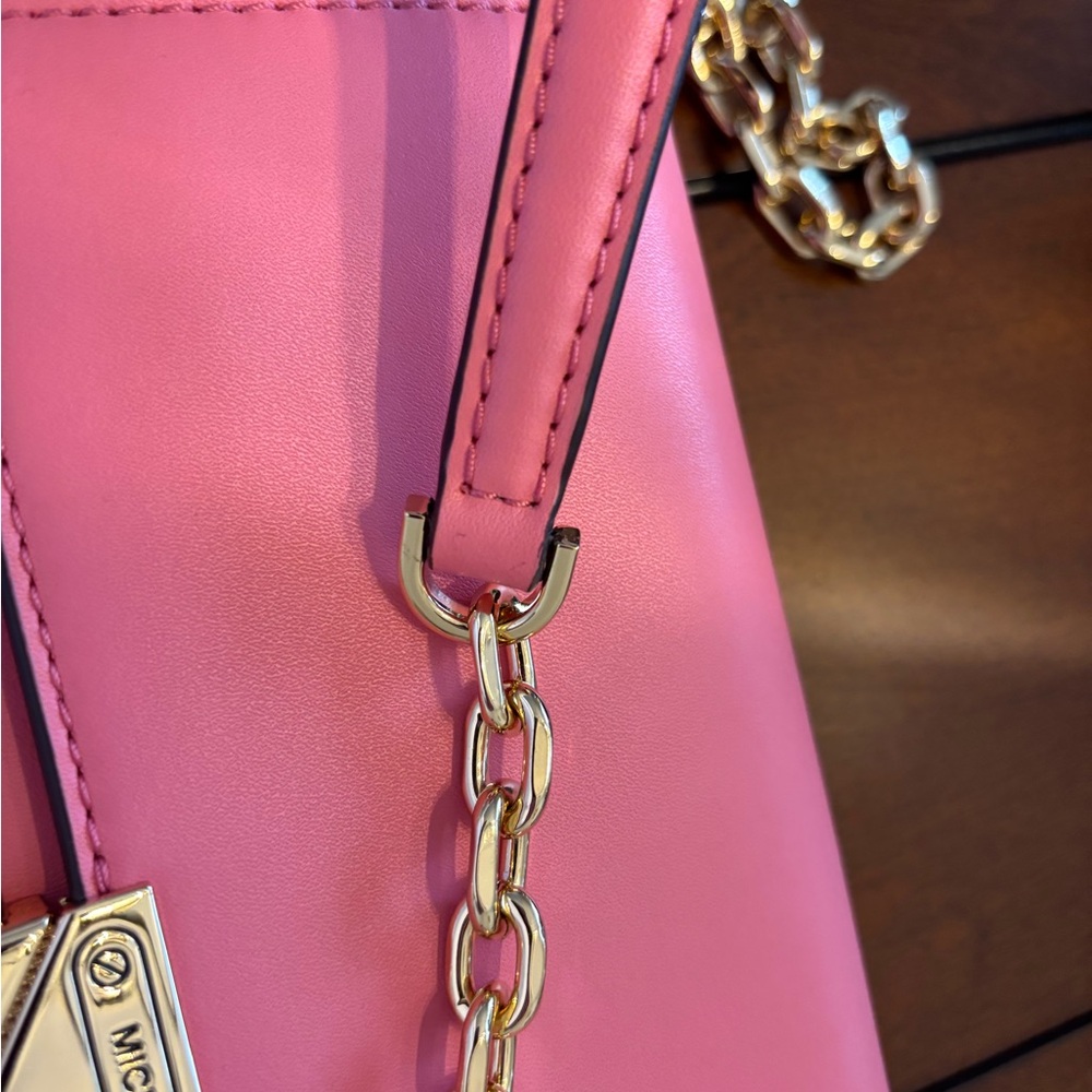 Michael Kors Pink Leather Crossbody with Gold Chain Strap NWT - Picture 4 of 6